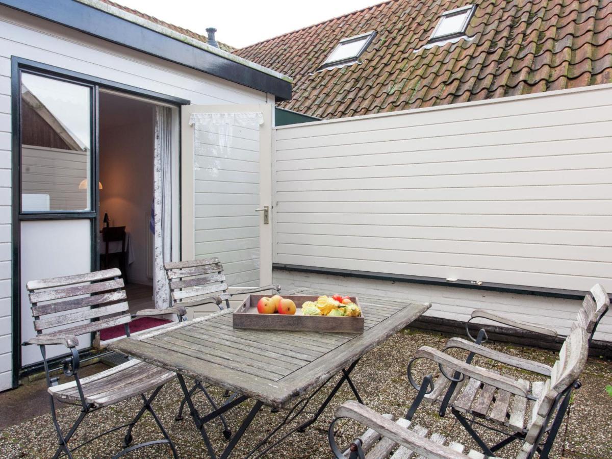 Fairytale Cottage In Nes Friesland With Garden Exterior foto