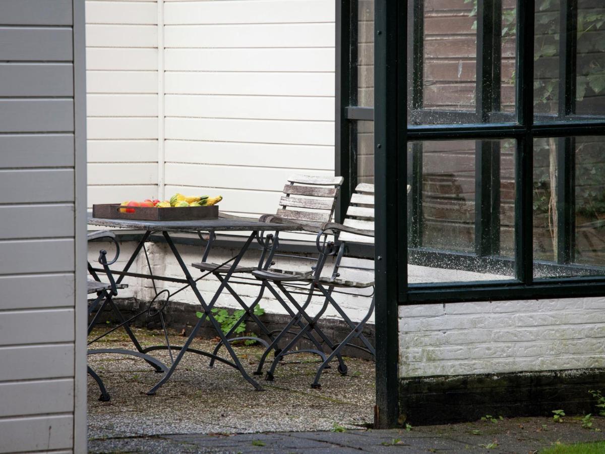 Fairytale Cottage In Nes Friesland With Garden Exterior foto